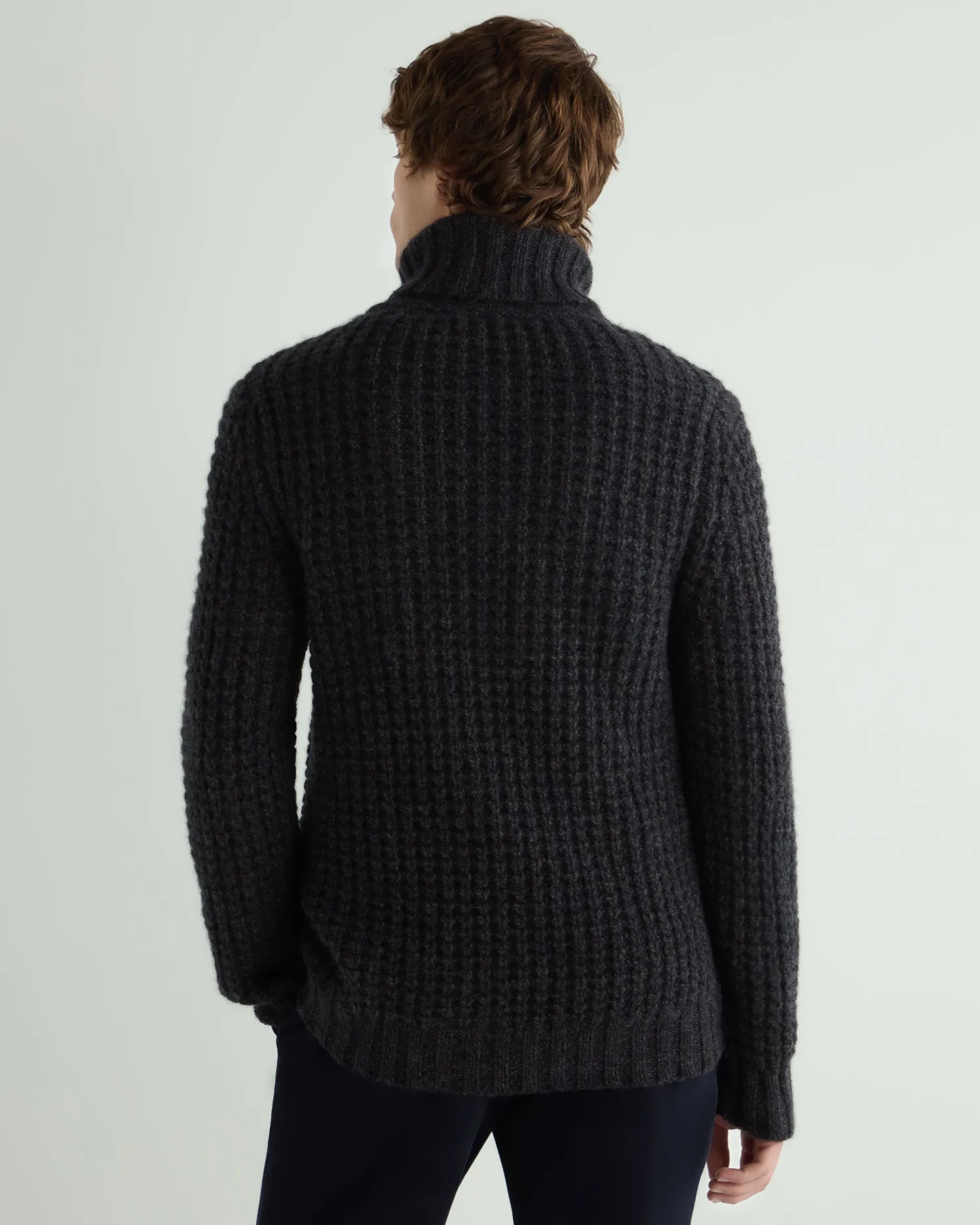 N.Peal Dark Grey | Textured Knits*Men's Chunky Moss Stitch Turtle Neck Cashmere Sweater