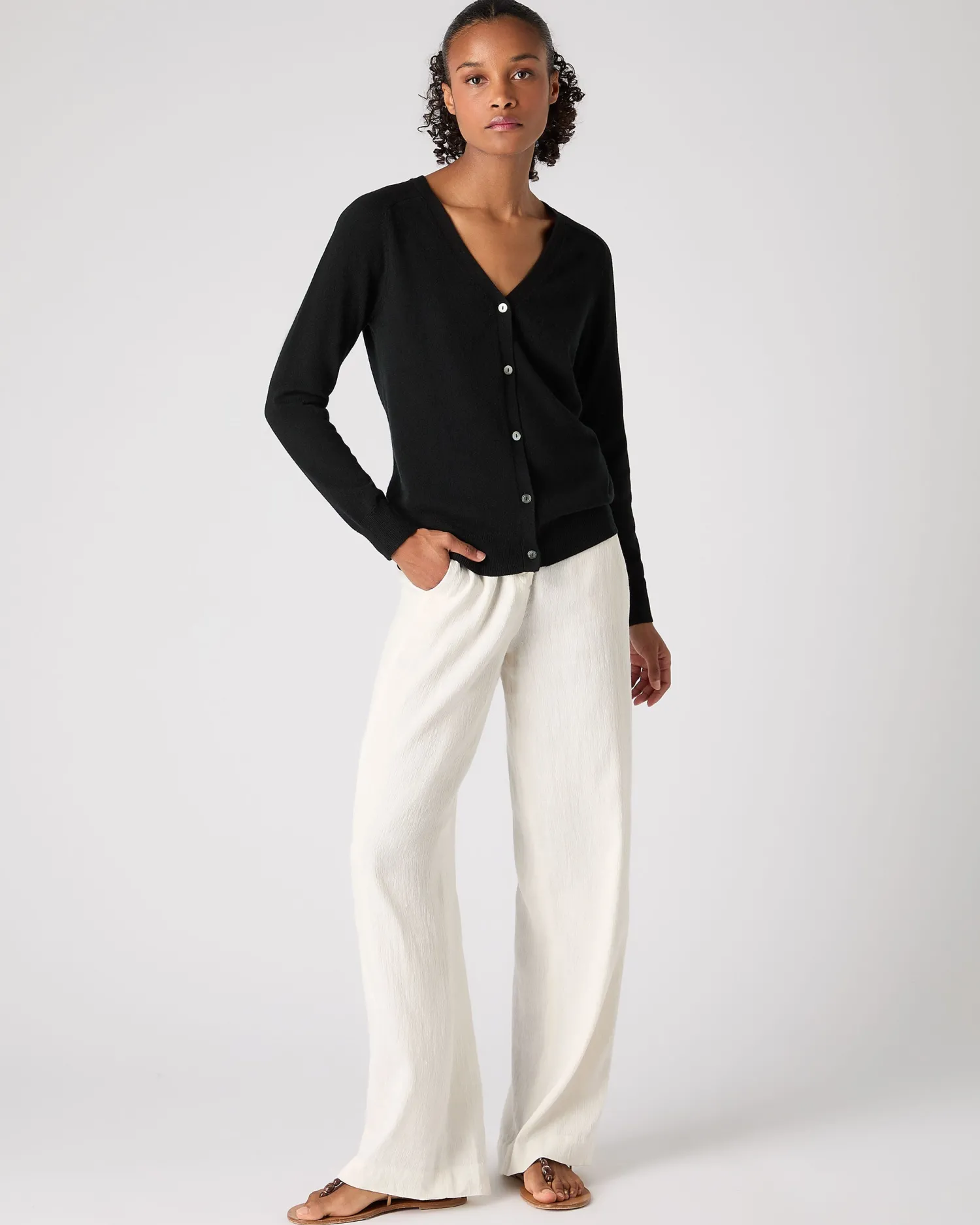 Women N.Peal Black | Classic Cashmere*Women's Lara V Neck Cashmere Cardigan