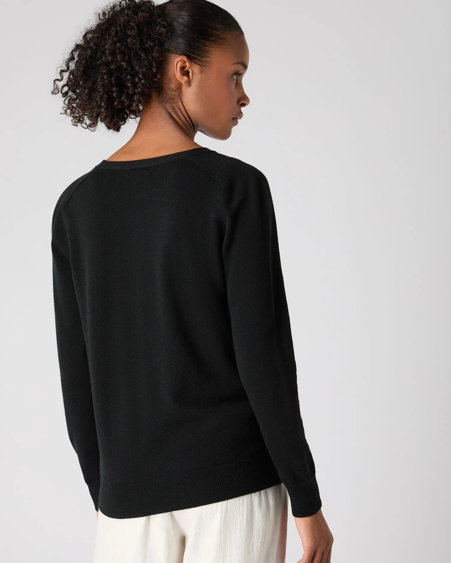 Women N.Peal Black | Classic Cashmere*Women's Lara V Neck Cashmere Cardigan