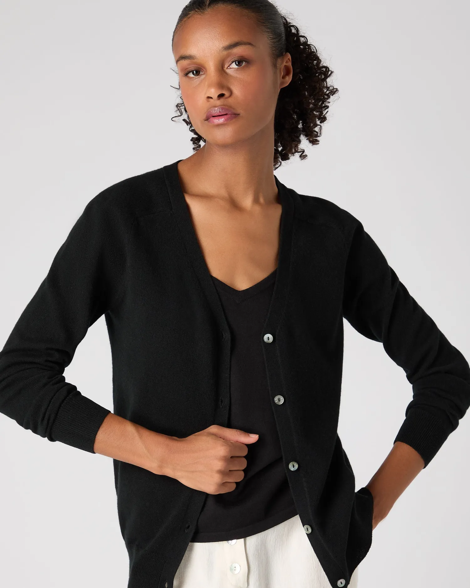 Women N.Peal Black | Classic Cashmere*Women's Lara V Neck Cashmere Cardigan